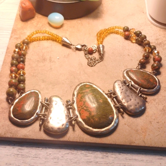 Vintage Jewelry - 🤗💕Stunning!/ Teardrop Unikite gemstones Necklace 🌹❤️